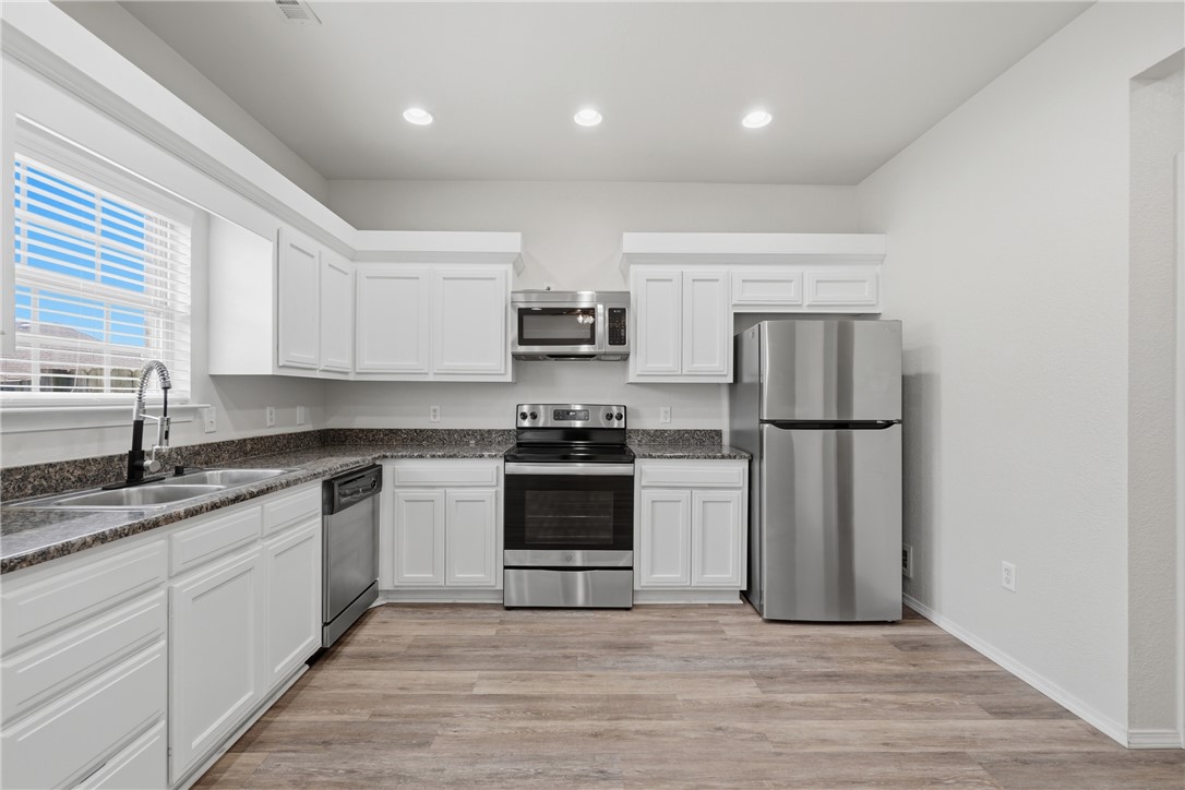 Riverwalk Farm Estate Ph I Bentonville - Residential Lease
