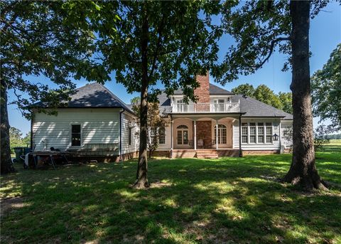 Single Family Residence in Gentry AR 21479 Highway 12 Hwy 31.jpg