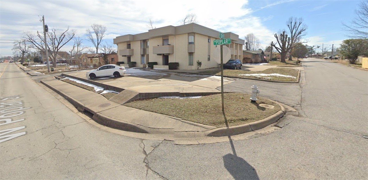 Cute, lower level 2 bedroom unit in established complex. Comes equipped with Washer/Dryer, Refrigerator, Oven, stove, freezer. Has a back covered patio. Covered parking outside unit.