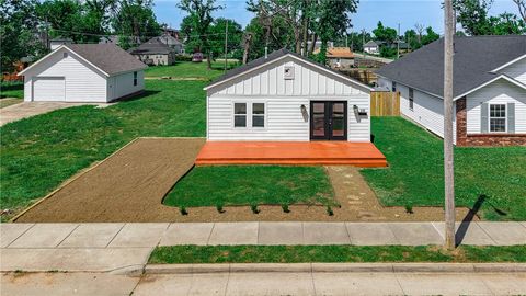 Photo of 218 N 5th Street, Rogers, AR 72756 (MLS # 1344662)