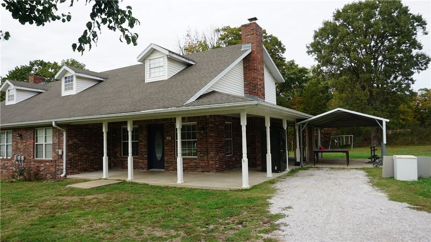 Great Duplex for rent, has new flooring, fresh paint and is ready to move in. Has spacious yard to park vehicles or equipment if needed and has 3 bedrooms and 2 and a half baths. Huge patio on 2 sides for entertaining or just hanging out.  Water and gas are shared but tenant has option to pay for either one. Just 6 minutes from the highway and shopping, easy access down to Fayetteville or to Bentonville.