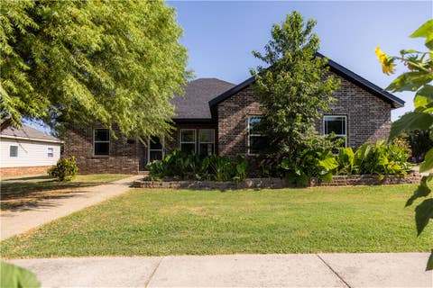 Photo of 603 Teri Drive, Siloam Springs, AR 72761 (MLS # 1356787)