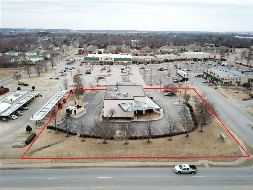 Two unit building with long term leases. Restaurant & Ins office.