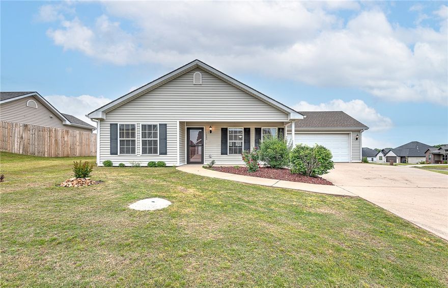 Beautiful clean 2 bed 2 bath home on a corner lot in Sundowner subdivision Ph 2A, for under $235!! With a 2 car garage and a huge yard, this is the perfect house to start a family or retire with all the amenities near by. 
Quite neighborhood in Prairie Grove, close to anything you need. App 10 miles to the UofA campus.
Vacant, move-in-ready and easy to show!