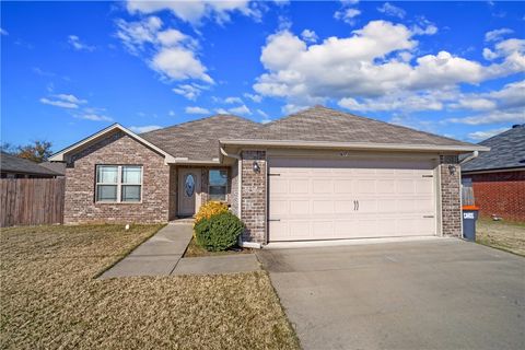 Photo of 1617 E 9th Street, Russellville, AR 72802 (MLS # 1330875)