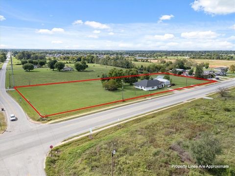 Photo of 818 S Old Wire Road, Lowell, AR 72745 (MLS # 1323067)