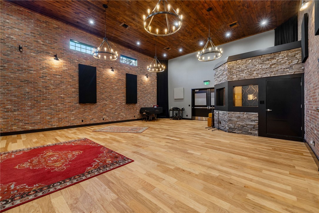 Railroad Add Bentonville - Commercial Lease