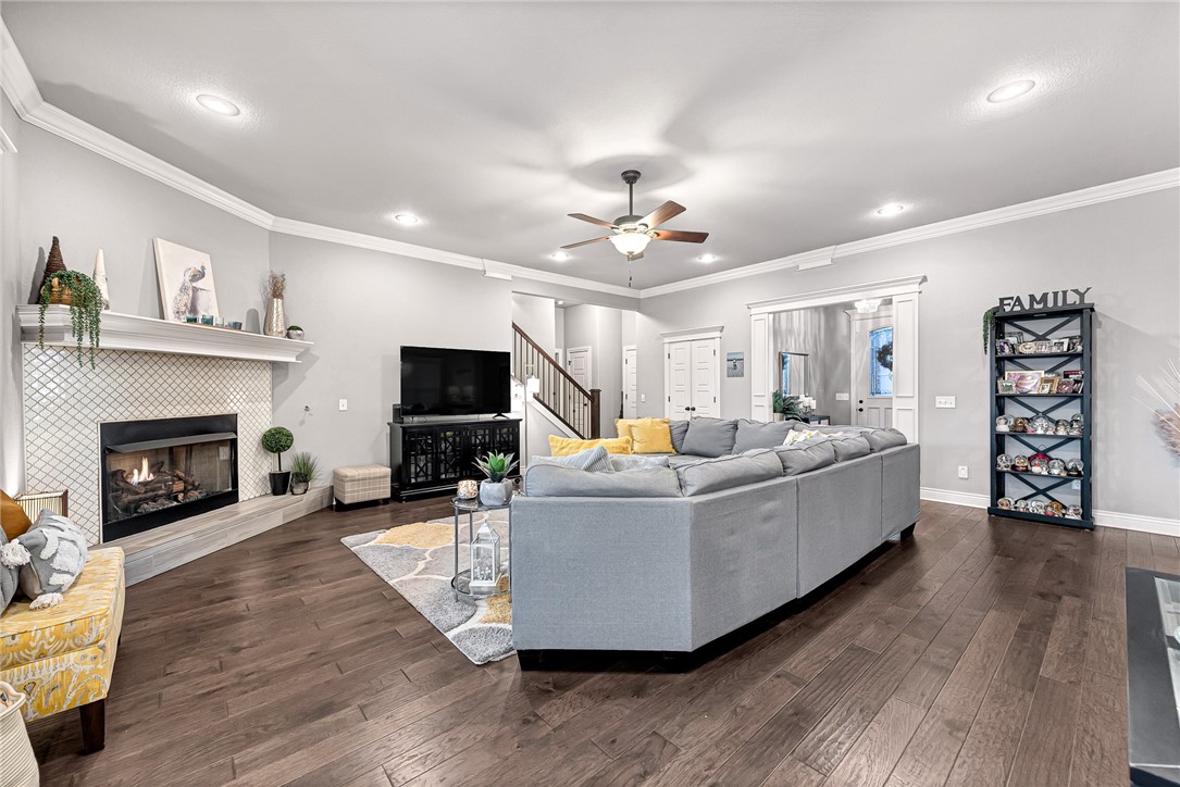 Peaks Ph III, The Rogers - Residential