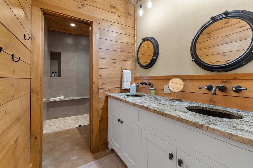 Oaks Landing On Table Rock Lake - Residential