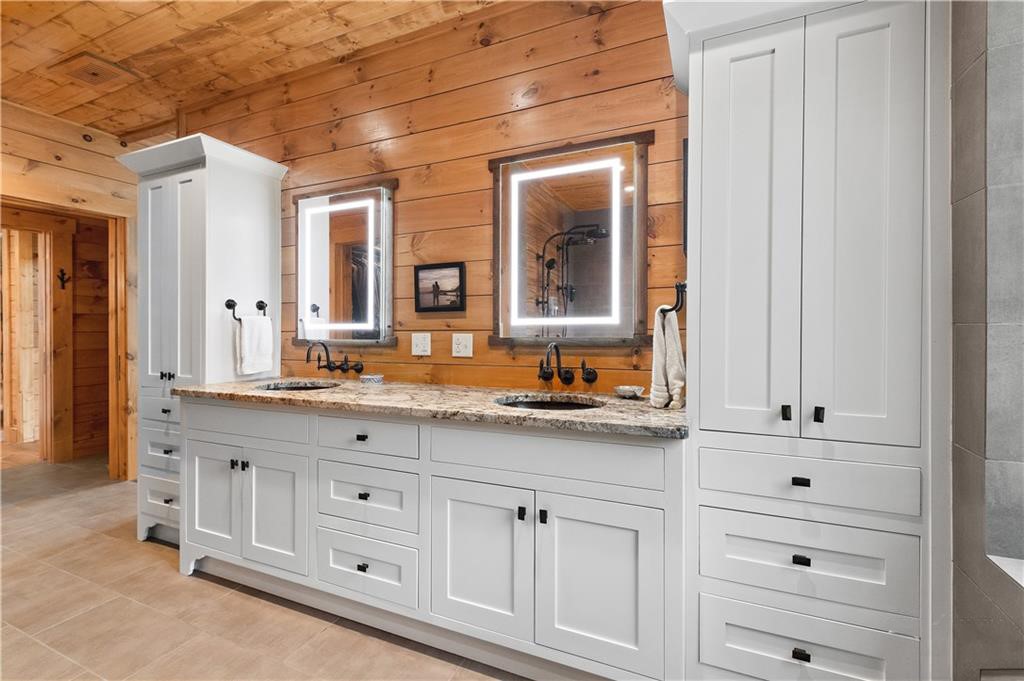 Oaks Landing On Table Rock Lake - Residential