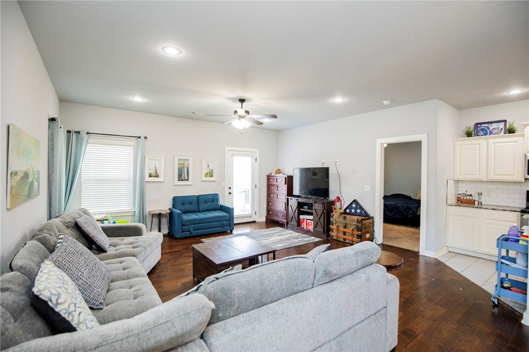 CHELSEA POINT II-ROGERS - Residential