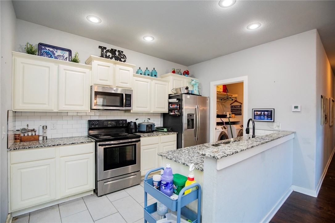 CHELSEA POINT II-ROGERS - Residential