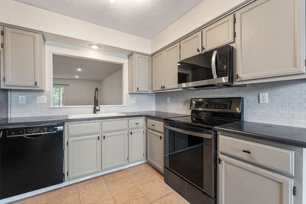 Updated townhouse near biking trails! This 2 bedroom, 1 1/2 bath townhouse offers quick access to the greenway, mountain biking trails, and parks all within just a few minutes of Downtown Bentonville. Townhouse is located on the Dogwood Golf Course, while the Razorback Greenway is just minutes away. Updates include painted cabinets and hardware, light fixtures, bathroom sinks, ceiling fans and more. Washer, dryer and refrigerator included. Take this opportunity to enjoy the quiet of nature while still being near some of the best amenities Bella Vista and Northwest Arkansas have to offer!