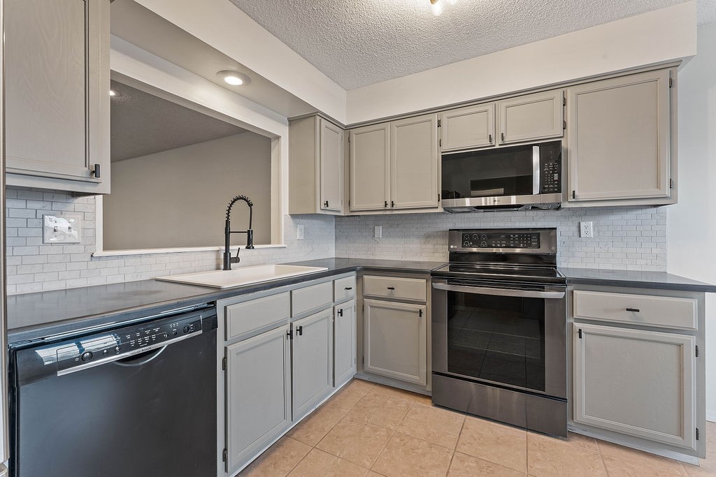 Metfield Courts Bvv - Residential