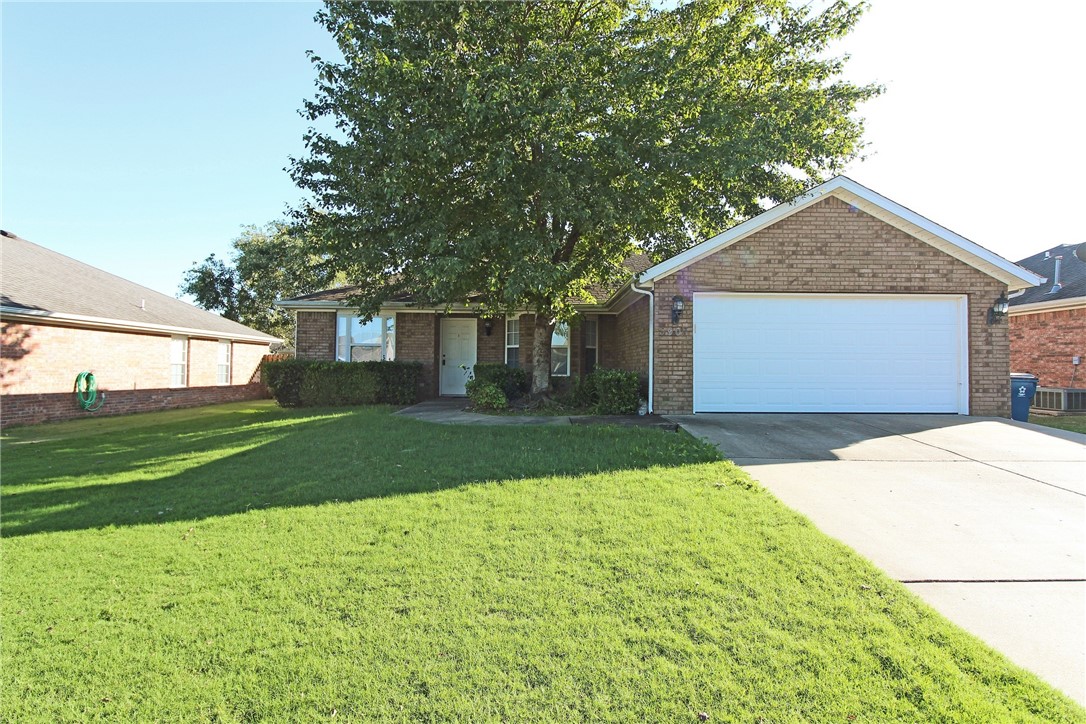 Super location! Centrally located to downtown Bentonville & minutes away from the fast-growing Centerton area! This 3-bedroom 2 bath home has luxury vinyl plank in all main living areas with carpets in bedrooms. Split floor plan, corner gas log fireplace, appliance package, large privacy fenced yard. 1 small pet negotiable with increased deposit and possibly increased rent.