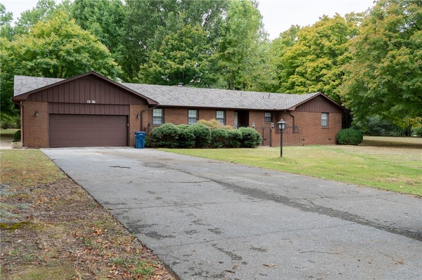 1336 W TWIN SPRINGS ST, SILOAM SPRINGS, AR 72761 - Image 96263de4a1faa361c649ae1c8a7db8b6/1450263202