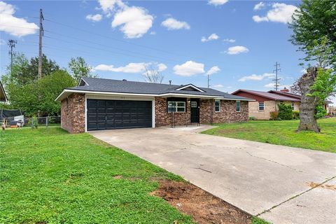 Photo of 903 White Road, Springdale, AR 72762 (MLS # 1343520)