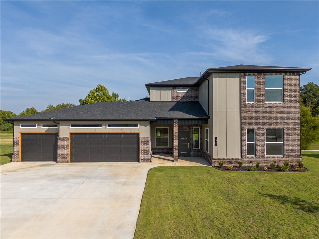 Discover a brand-new golf-front home situated along the Big Sugar Golf Course. The ground floor boasts a generous living space, a kitchen complete with a pantry, a dining area, the master suite, and a guest bedroom. Additionally, this level includes a full bathroom and a laundry room. Upstairs, two more bedrooms, another full bathroom, a sizable bonus room, and extra storage space await. The backyard offers stunning views of the fairway, with a creek visible in the distance. This home's location is a mere 9 miles from Bentonville, and it comes with a one-year golf membership.