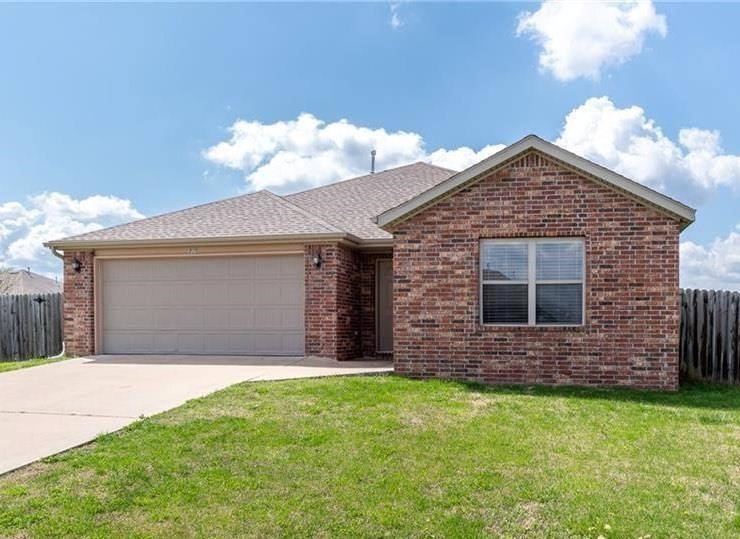 Gorgeous home in desirable area, close to restaurants, groceries, school and more. This 3 bed, 2 bath has newly replaced carpet all through out the house. Fully fenced backyard, washer, dryer, and refrigerator included!