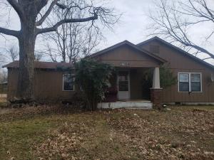 Private 6 acres of land with a house that is in need of repair. Some of land is fenced and has an old chicken house shed. 3 bedroom 1 bath 2 living areas and over 1700 sq ft. * There is termite damage to most of the floors, so floors will need to be replaced.