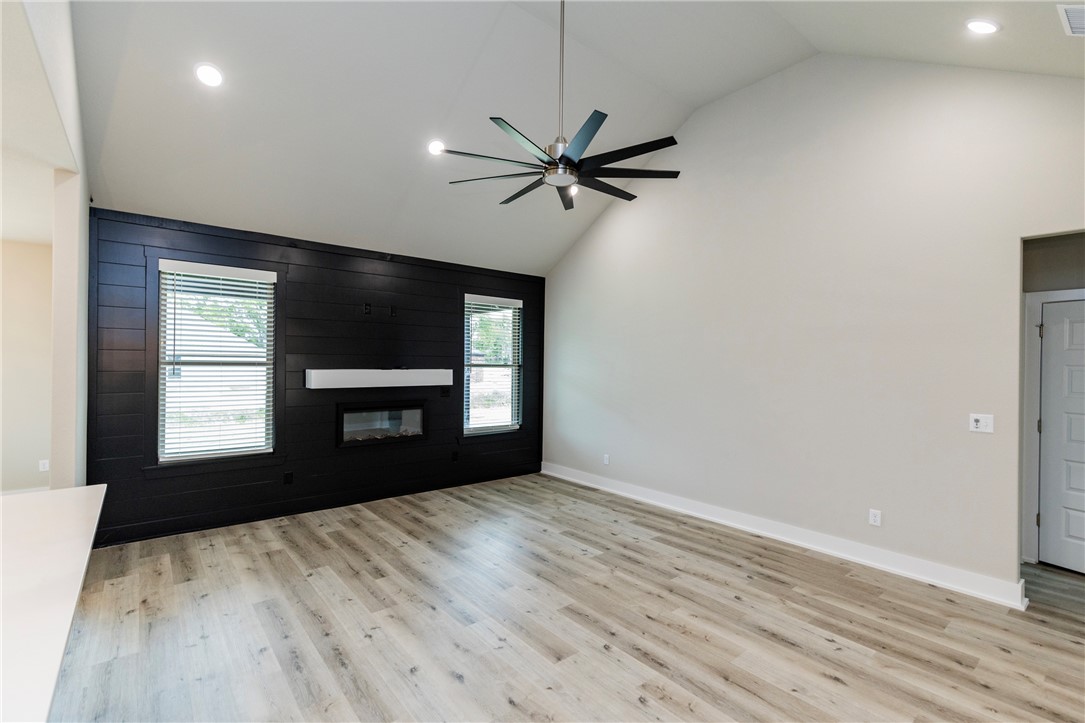 Oak Brook Sub Ph 1 Siloam Spgs - Residential