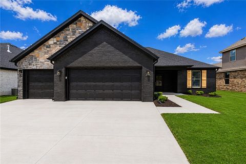 Photo of 2105 N Chanae Street, Siloam Springs, AR 72761 (MLS # 1344259)