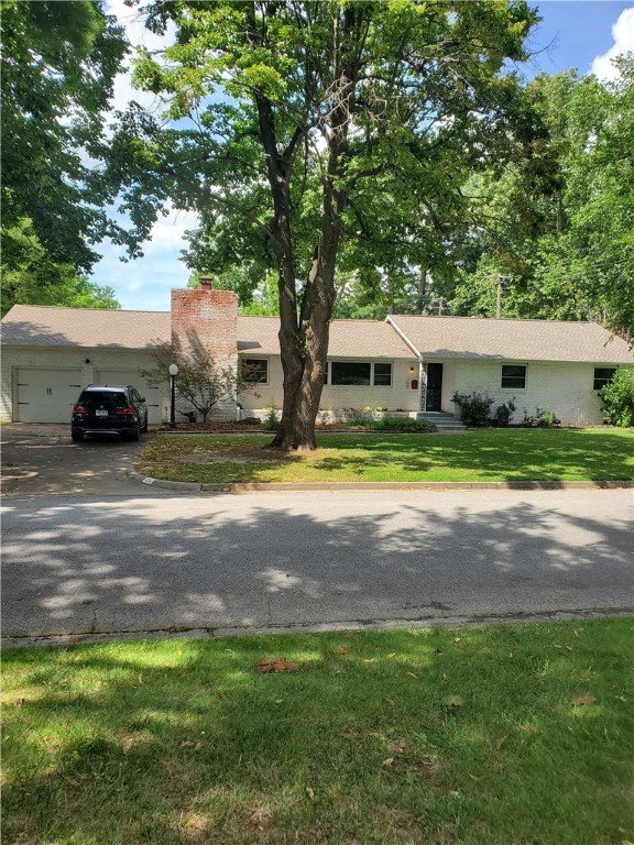 Rare find in established neighborhood. This lovingly maintained 3 bed 2.5 bath home has original hardwood floors, updated windows, lighting, newer HVAC system, privacy fence, two living areas, oversized utility/craft room, large covered deck, play house and fruit trees on .41 acres. Walking distance to Water Park, Murphy Park, Library and High School.
MLS Remarks: Agent owned. Please give
2 hour notice.