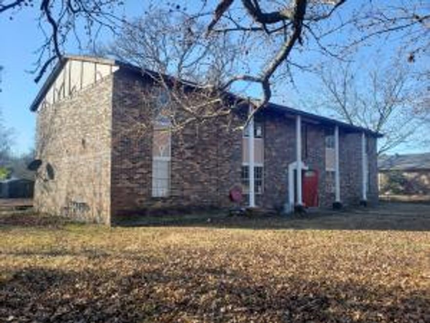 4 Plex in Russellville...almost ready to rent. Buy this and finish the way you want. New roof, sheetrock and some new paint. Located not to far from Tech this will make someone a great investment.
