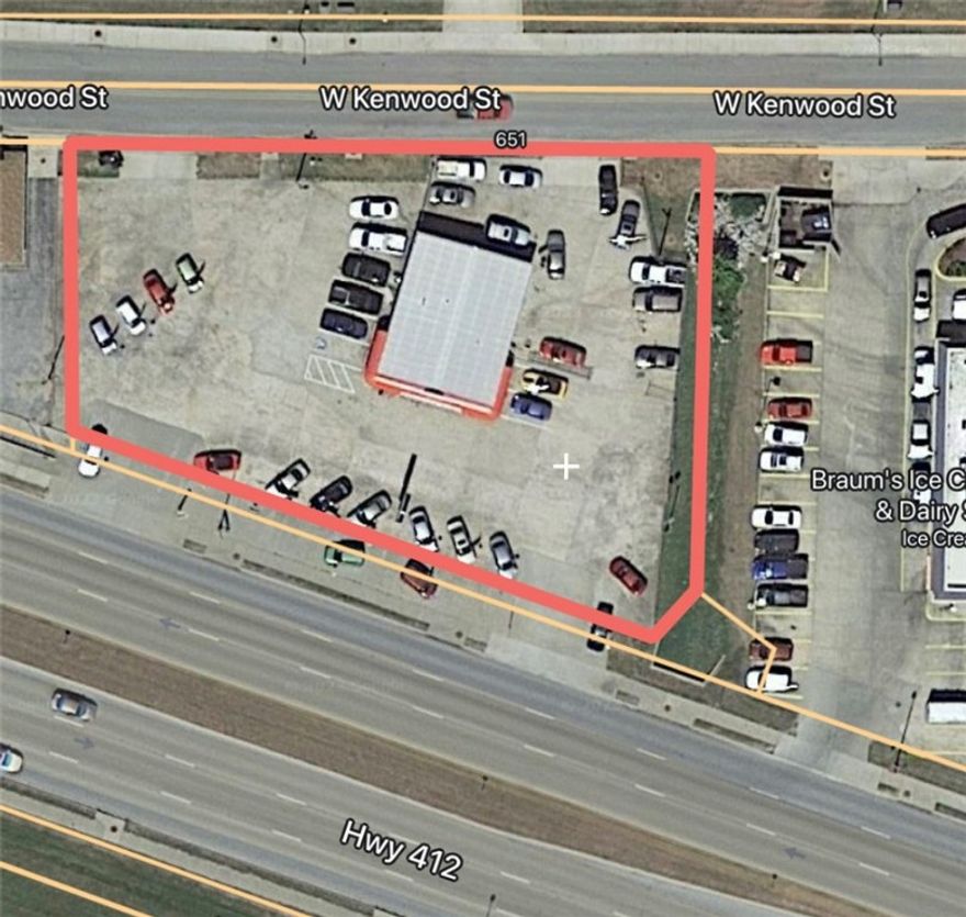Great location with major road frontage in the heart of Springdale.  Direct access to Hwy. 412 with 25,000 vehicles per day.  This is a great location for dealership, retail, QSR with high visibility.  Two offices, receptionist area, lobby/reception area, break room and garage with 2 rollup doors.