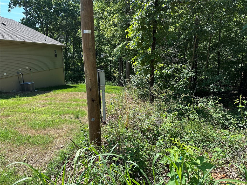 Discover your dream homesite near Lake Loch Lomond! This slightly sloping lot offers access to Bella Vista's exclusive POA amenities, including golfing, country clubs, pools, and recreation centers. With a boat dock down Stoneykirk Dr. to enjoy easy lake access. Explore the Mountain Biking Capital from your doorstep. Community amenities abound for your leisure and enjoyment. .31 of an acre.