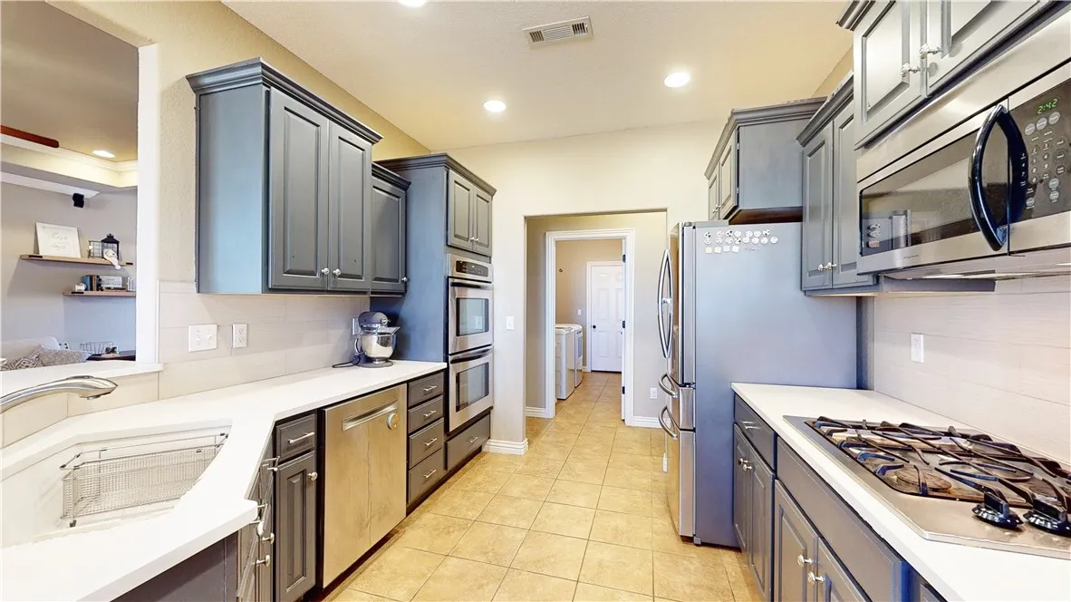 Rogers, Arkansas 72758, United States, 4 Bedrooms Bedrooms, ,2 BathroomsBathrooms,Residential,Pending,27536