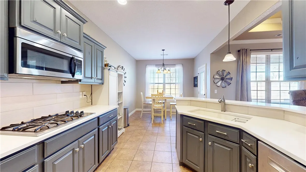 Rogers, Arkansas 72758, United States, 4 Bedrooms Bedrooms, ,2 BathroomsBathrooms,Residential,Pending,27536