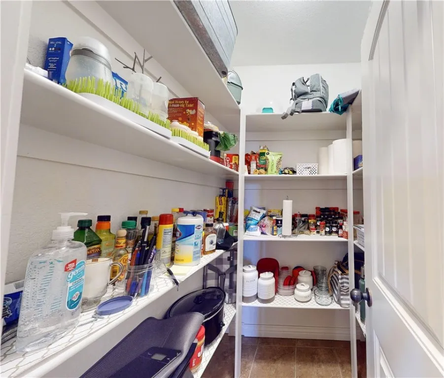 Rogers, Arkansas 72758, United States, 4 Bedrooms Bedrooms, ,2 BathroomsBathrooms,Residential,Pending,27536