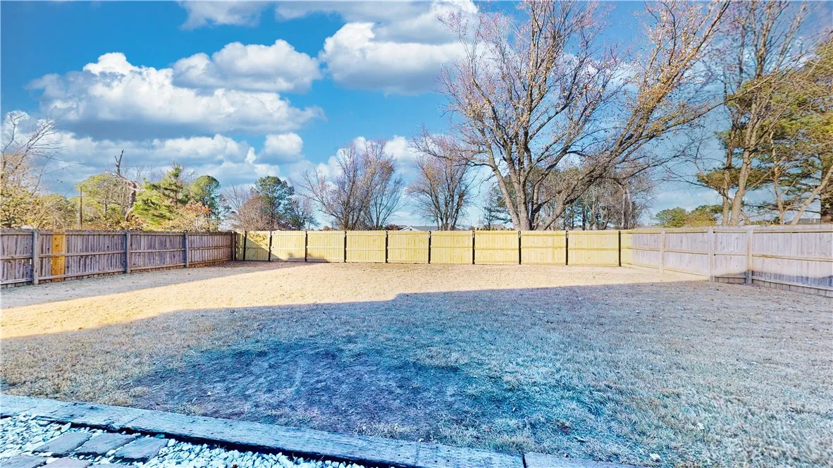 Rogers, Arkansas 72758, United States, 4 Bedrooms Bedrooms, ,2 BathroomsBathrooms,Residential,Pending,27536