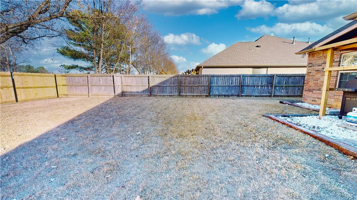 Rogers, Arkansas 72758, United States, 4 Bedrooms Bedrooms, ,2 BathroomsBathrooms,Residential,Pending,27536