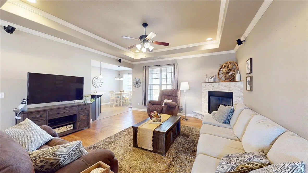 Rogers, Arkansas 72758, United States, 4 Bedrooms Bedrooms, ,2 BathroomsBathrooms,Residential,Pending,27536