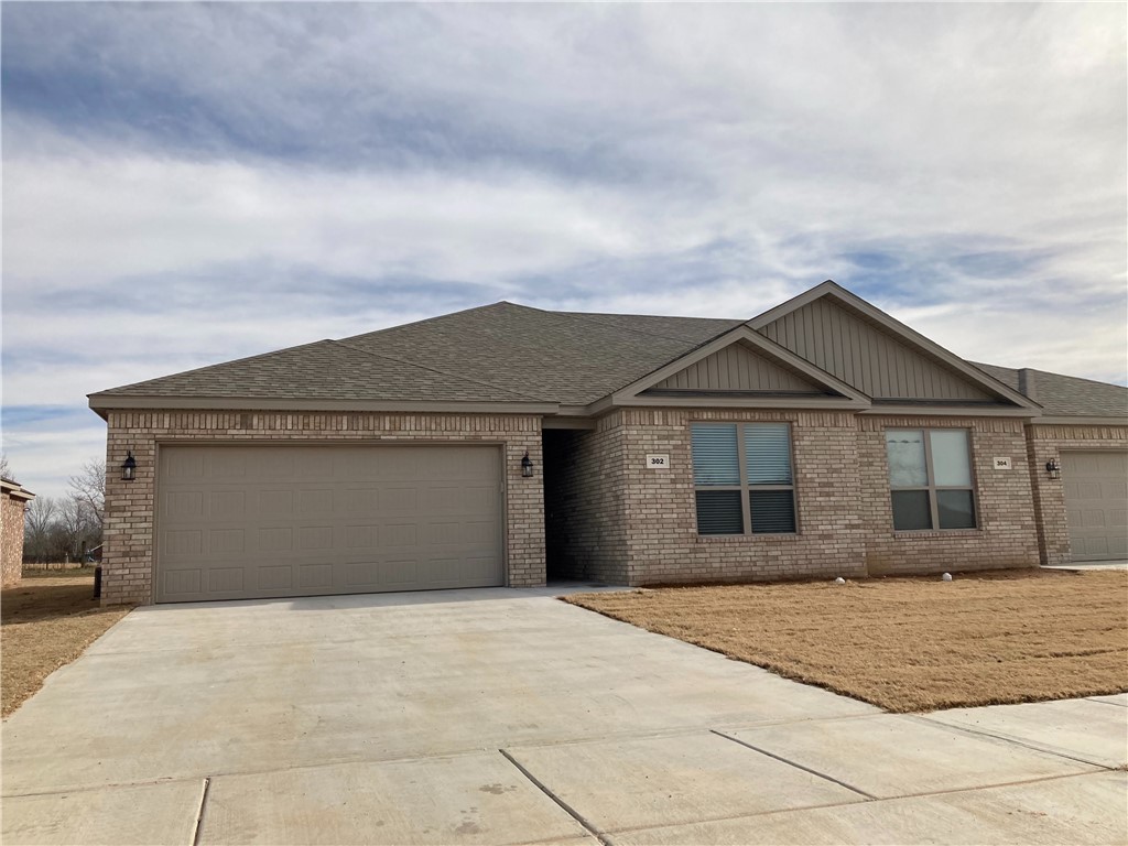 Spacious 3 bed 2 bath home in central Pea Ridge just minutes from Bentonville and Rogers. This open floor plan features hardwood tile throughout the common areas and in the kitchen enjoy granite counters and stainless steel appliances including the fridge. This home also features large carpeted bedrooms and in the master bathroom you will find plenty of storage and counter top space with dual sinks and a large walk in shower. Also included with this home is a Washer and Dryer! Outback lounge or BBQ on the spacious covered patio that opens up to a level spacious yard. Lawn care and landscaping is included. Yards are not fenced other than a divider fence between units. Pets are allowed with an additional $250 per pet refundable deposit. An additional monthly pet rent applies.