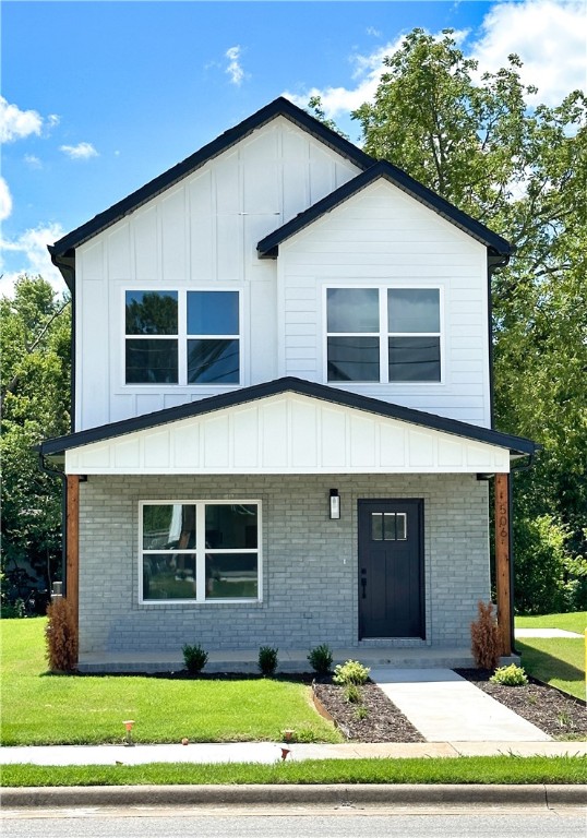 Brand new home in a fabulous location! Jump on the Railyard Loop bike trail which connects to the Razorback Greenway literally one block over! Walkability to local coffee shops, Rogers Activity Center, Northside Elementary, & the Downtown Rogers scene (farmers market, live music at the Railyard, & the ever-expanding shops & restaurants)! Desirable & growing area of Rogers. Fantastic floor plan with open layout on the main floor (living, dining, kitchen and 1/2 bath). Kitchen has gorgeous quartz countertops, stately island with bar seating, walk-in pantry & custom cabinetry. Sliding door off dining area leads to your side patio & yard. Upstairs is the primary suite with double walk-in closets, double vanities, & fully tiled shower with glass door enclosure. Secondary bedrooms share a large full bath beautifully finished with full tile tub surround, & designer lighting. Laundry room off the flex space at the top of the stairs finishes this efficient & roomy home. Pets are negotiable with additional deposit.