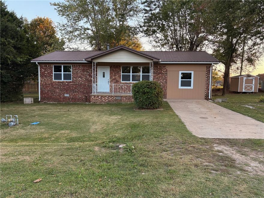 Newly Renovated and Move in Ready!
This updated 3-bedroom 1-bathroom home is move in ready. Several updates include new windows, new flooring throughout, fresh interior paint, updated plumbing and electrical wiring, new HVAC system and duct work, new kitchen and bathroom cabinets, new gas kitchen stove, new dishwasher and new back deck.
Located within walking distance to Green Forest School and Tyson Foods, this home offers both convenience and comfort. Perfect for first-time buyers, small families, or investors looking for a turn-key property. 
Don't miss out!