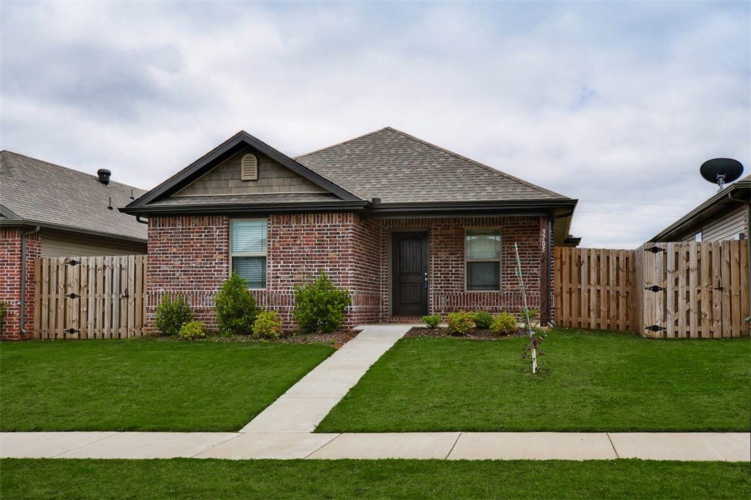 Great 3 bed, 2 bath home in a great location! Pictures are not of actual home, but similar plan and finish.