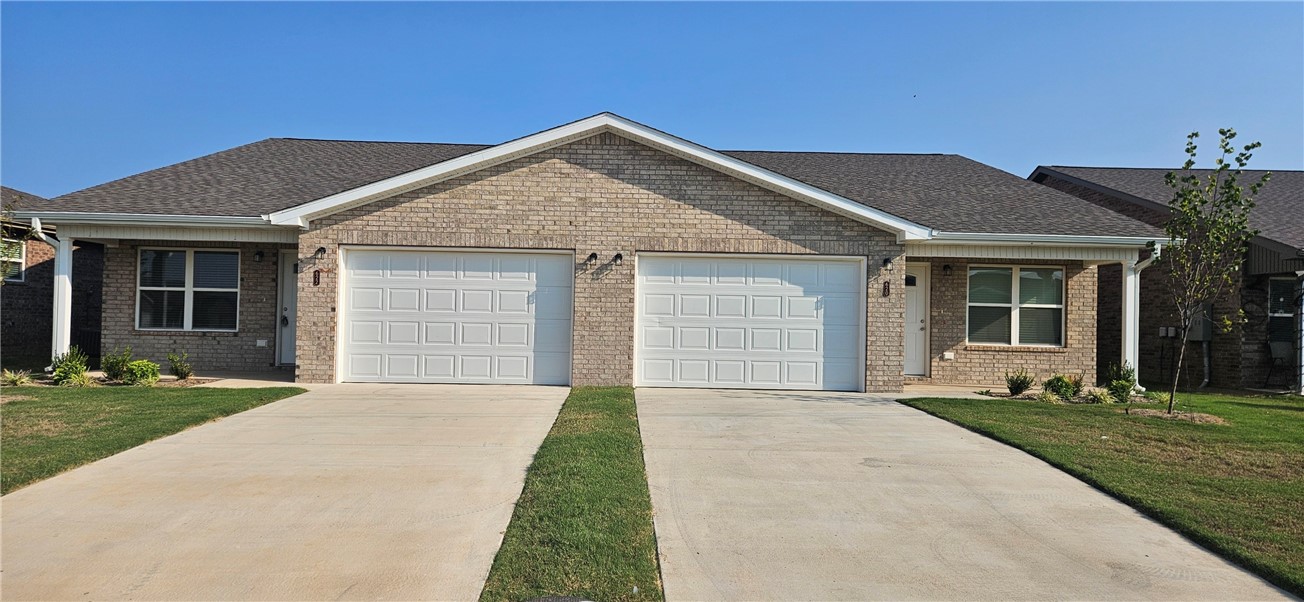 Brand new duplexes in Bentonville close to NWA Reginal Airport for lease. Home features 3 bedrooms, 2 bathrooms, 2 car garage, LVP throughout home, granite countertops, ceiling fans, open floorplan, covered back patio for grilling/entertaining, fenced in yard and all appliances included. 1 month free rent for tenant with all 1-year leases signed by November 1, 2025.
