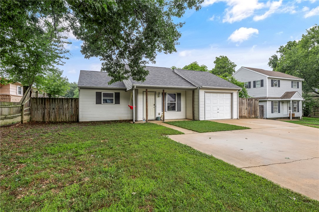 Photo 1 of 28 — 1906 S Cypress Place, Springdale, AR 72762