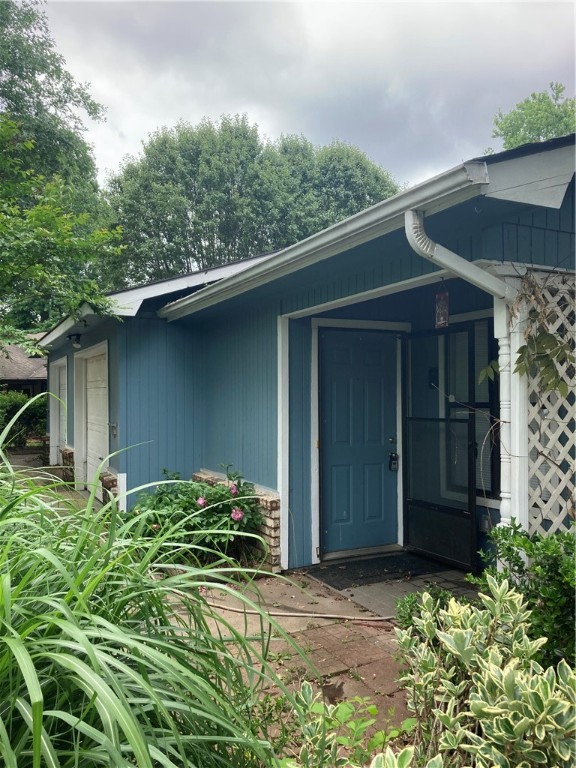 NO PETS FIRM 2 br Duplex with 1 car garage, to include a sunroom and a private fenced courtyard.Unit is Tile in all areas except Bedroom. Jack and Jill style Bathroom with 1 tub and shower combo. Good Rogers location nearschools and shopping. Private Courtyard. Owner to manage with approved application. 1 year minimum term