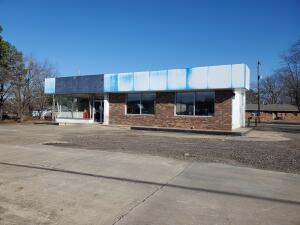 Great location in Russellville. Great investment property with a little work.