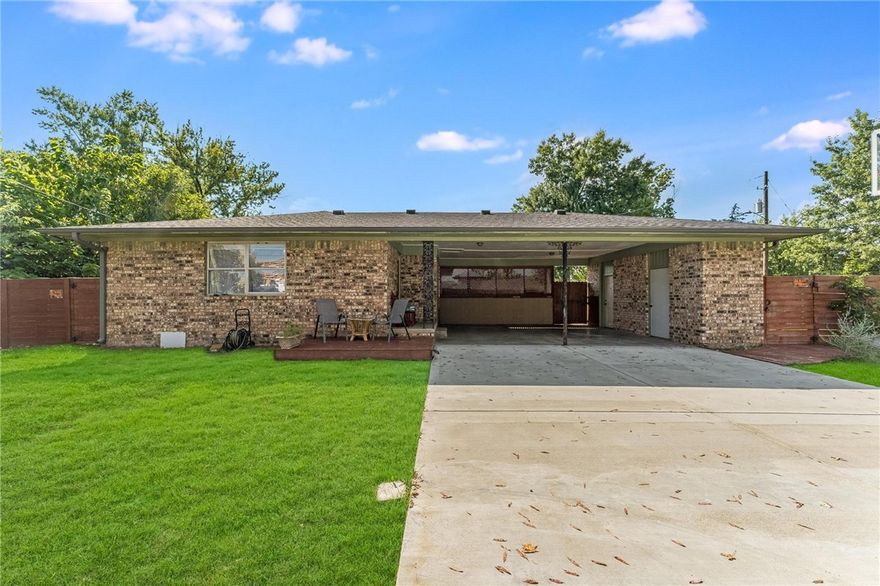 Showing by Appointment only
Fully furnished including all utilities. This is an awesome setup for a traveling nurse, remote worker, or just exploring Northwest Arkansas. Walkable and bike-able to downtown Bentonville, Greenway, Walmart Home Office and MTB trails. Includes Washer & Dryer, Wifi, Electric, Gas, and Trash. Short-term rental, min. 2 weeks maximum 60 days. Would consider a long-term rental for the right tenant.