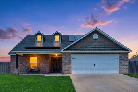 Photo of 1301 Ridge View Drive, Siloam Springs, AR 72761 (MLS # 1354542)