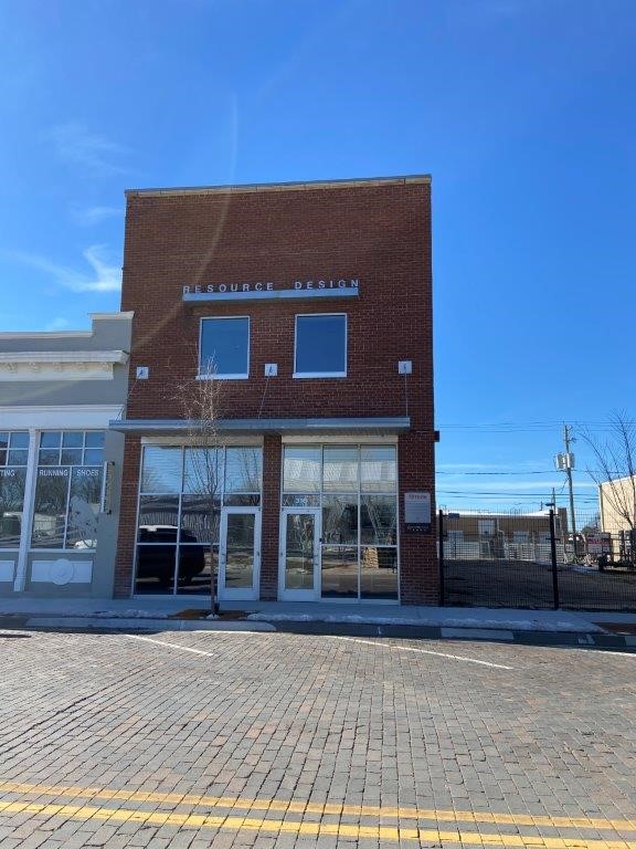 Main image without alt text