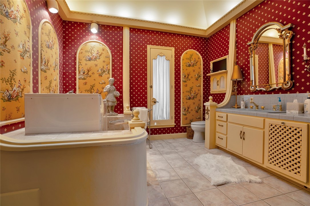 Country Club Estates - Residential