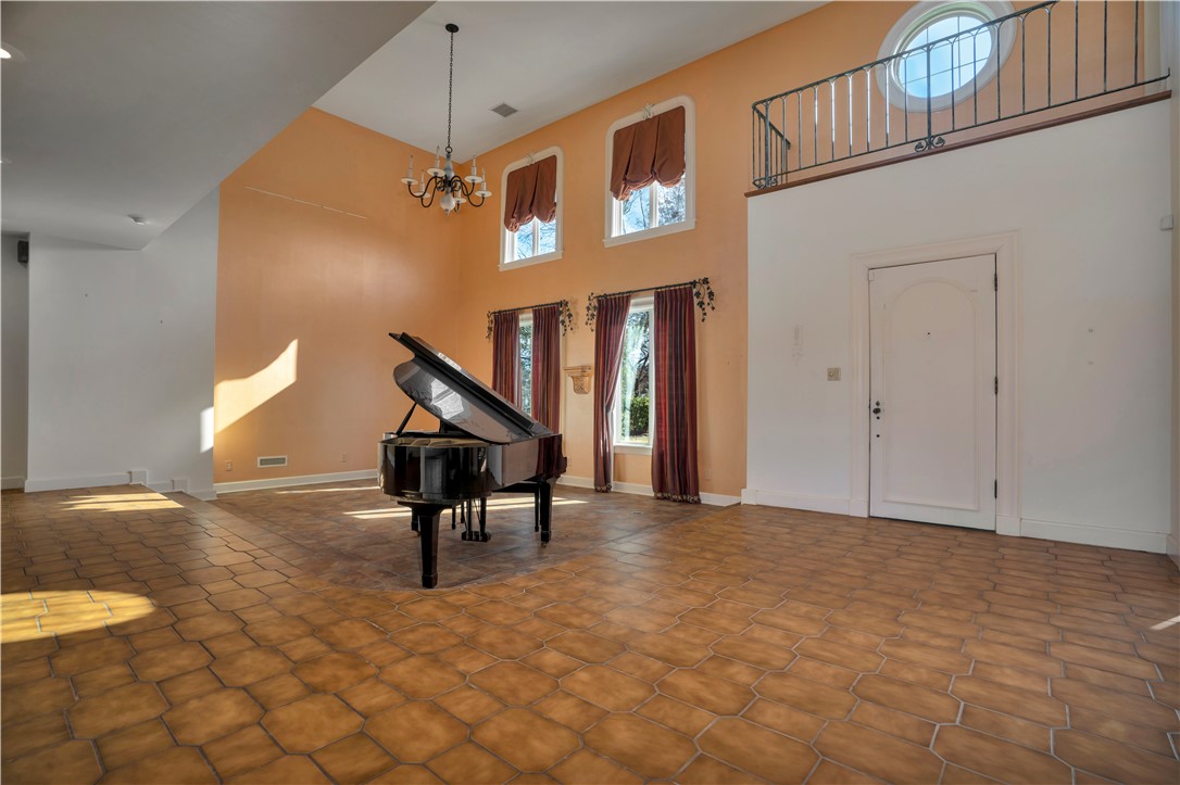 Country Club Estates - Residential