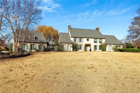 Photo of 210 Ravenswood Lane, Fayetteville, AR 72701 (MLS # 1290358)